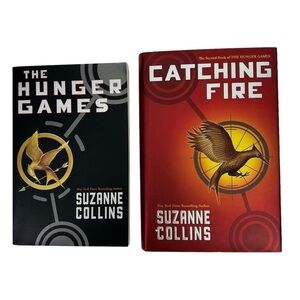 Suzanne Collin’s Book/Novel The Hunger Games/Catching Fire Lot/2 Science Fiction